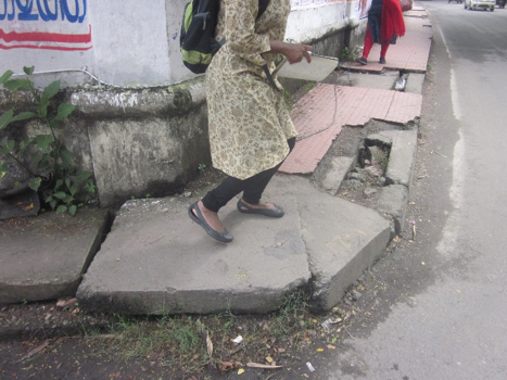 Figure 5: Concrete slabs as footpath ((c) Roman Ville-Glasauer)